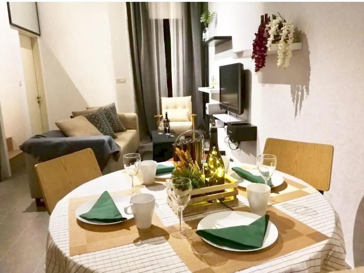 Charming Bedroom - Next To Train Station At Est Bangsar Kuala Lumpur Hostel