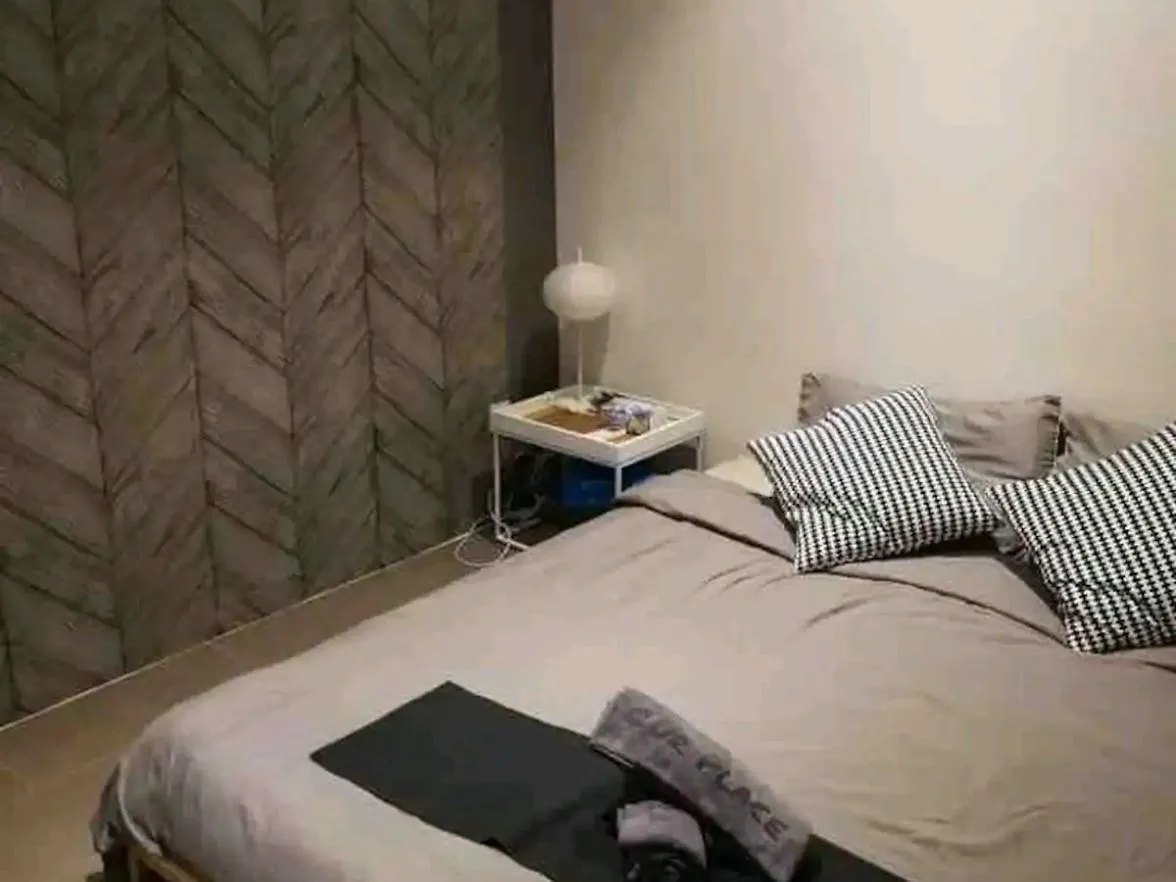 Charming Bedroom - Next To Train Station At Est Bangsar Kuala Lumpur Hostel
