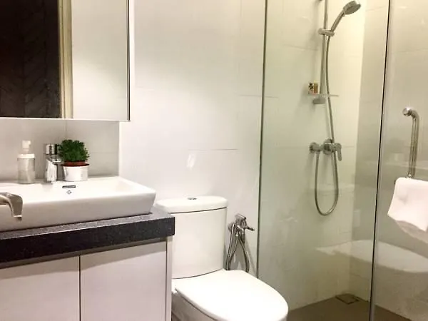 Charming Bedroom - Next To Train Station At Est Bangsar Kuala Lumpur Hostel